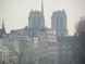  tours de Notre-Dame dans la brume d'hiver